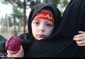 اصفهان| حال و هوای فرزندان شهدای مدافع حرم در هفته اول ماه مهر؛ مهربانی‌ات را کم دارم بابا + فیلم