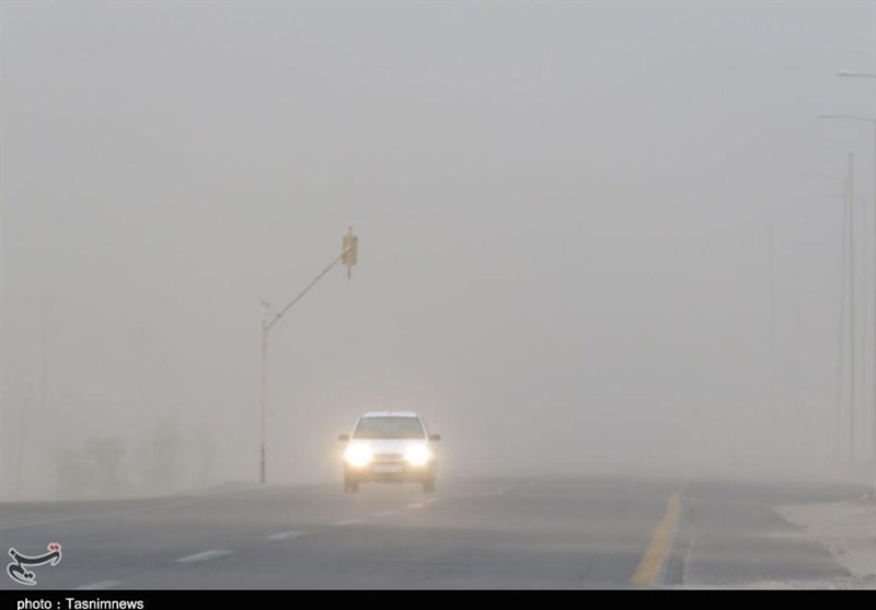 طوفان شن محور بم - کرمان را مسدود کرد