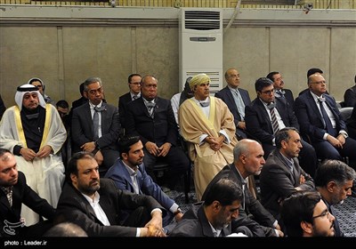 Iranian Officials, Muslim Diplomats Meet Leader in Tehran