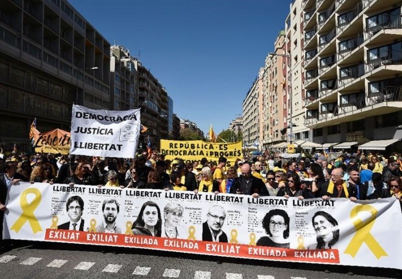 Thousands March in Barcelona to Protest Jailing of Separatist Leaders