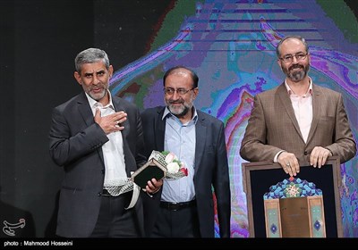 اننتخاب حمید حسام نویسنده دفاع مقدس به عنوان چهره سال هنر انقلاب اسلامی در سال 96