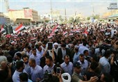 تظاهرات شهروندان عراقی در مقابل کنسولگری بحرین در نجف اشرف