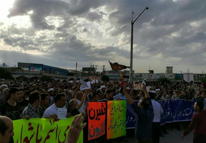 فارس| تجمع اعتراضی مردم در مخالفت با تقسیم شهرستان کازرون؛ اولویت مسئولان کازرون رسیدگی به رکود اقتصادی و بیکاری باشد
