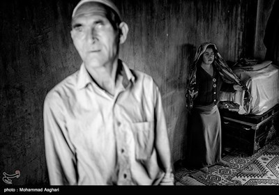 استان گلستان- بخش گلیداغ،روستای یل چشمه سفلی، قربان محمد داری 60 ساله معلولیت ذهنی دارد و همسرش مریم بیانی 62 ساله سندرم داون دارد انها 20 سال است با هم ازدواج کردند.