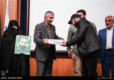 تجلیل از خانواده شهید قرآنی و مدافع حرم حمیدرضا اسدالهی توسط مجید صالحی بازیگر