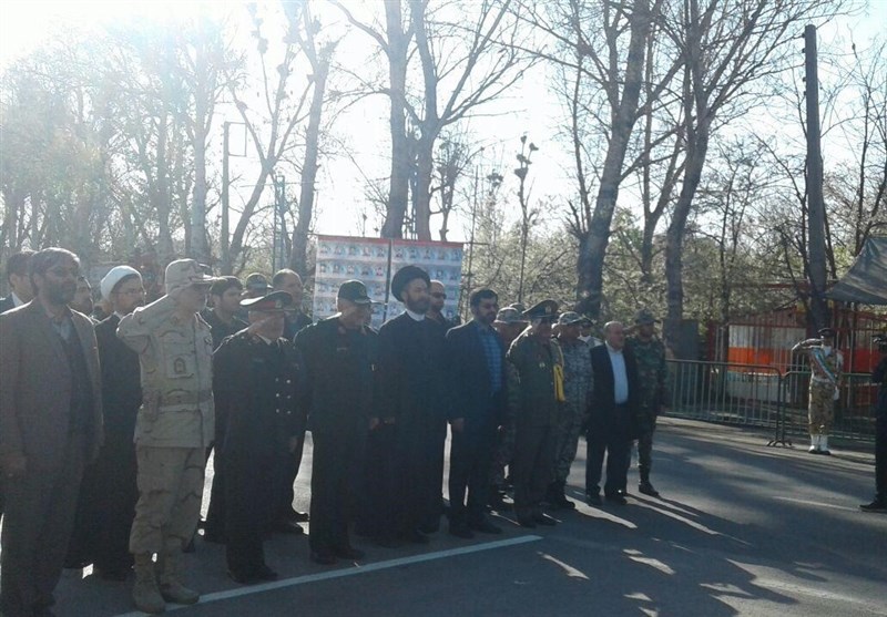 اردبیل| رژه نیروهای مسلح به مناسبت روز ارتش در اردبیل برگزار شد