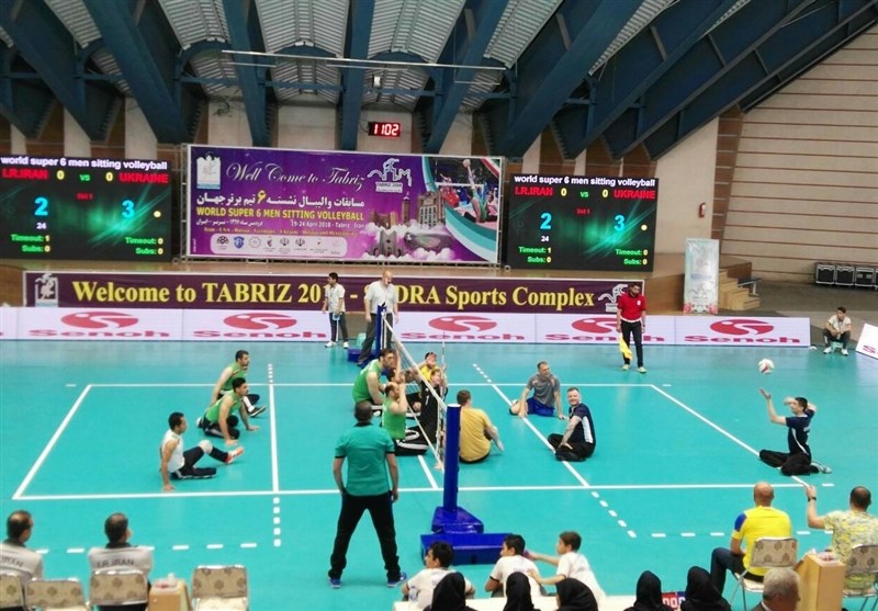 اهدای توپ طلایی والیبال به موزه ورزش ایران