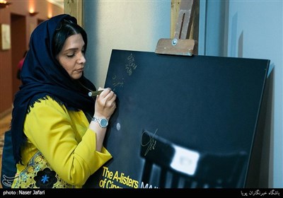 الهام پاوه نژاد در افتتاح نمایشگاه عکس‌ چهره‌های نمایش ایران در خانه هنرمندان