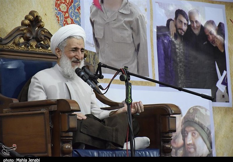 امام جمعه موقت تهران: امروز سیاسیون ‌عوض خدمت به مردم ‌اوضاع خود را سامان می‌دهند‌‌