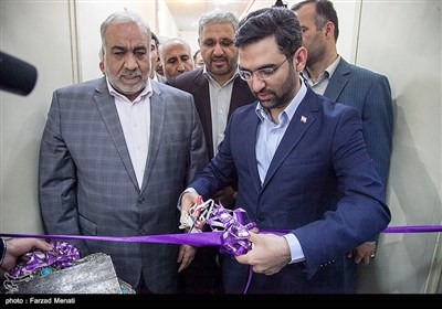  محمدجواد آذری جهرمی وزیر ارتباطات و فناوری و هوشنگ بازوند استاندار کرمانشاه 