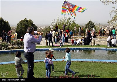 جشنواره پرواز بادبادکها در همدان