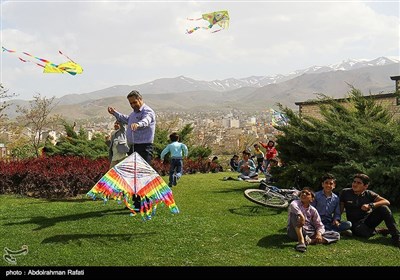 جشنواره پرواز بادبادکها در همدان