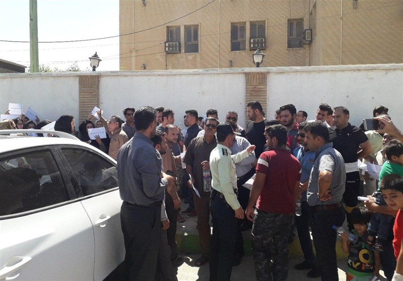 خوزستان| تجمع مردم آبادان در اعتراض به وضعیت آب شرب؛ شوری آب مردم را به ستوه آورد