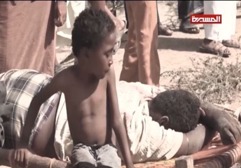 وداع جانسوز کودک یمنی با پدر شهیدش+ فیلم
