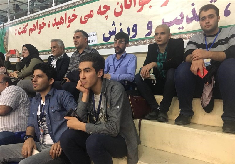 تبریز- حاشیه دیدار والیبال نشسته ایران - روسیه|جایگاه نامناسب خبرنگاران و تشویق تراکتورسازی