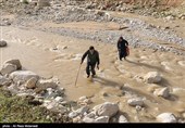 اصفهان| امداد رسانی به عشایر سمیرم؛ بارندگی شدید عشایر را با مشکل جدی مواجه کرد