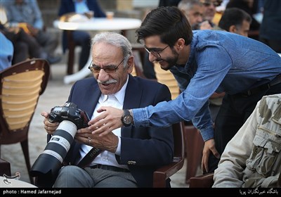 علی قلمسیاه و زهیر صیدانلو در نشست عکاسان برجسته و پیشکسوت انقلاب و دفاع مقدس