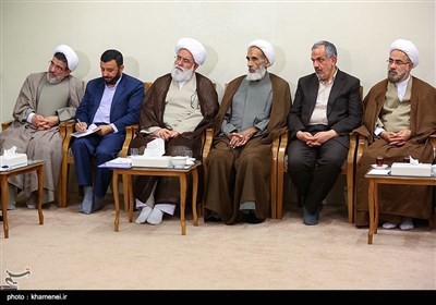 دیدار دست‌اندرکاران همایش حکیم تهران با مقام معظم رهبری