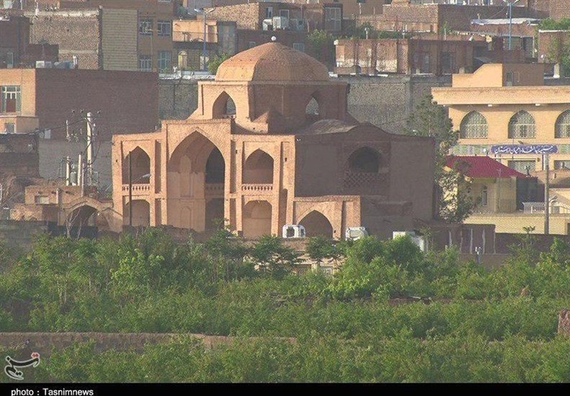 اصفهان| مسجد 3 طبقه خسرو از شاهکارهای تاریخ اردستان در حال تخریب است + تصویر