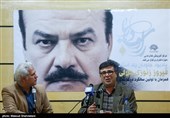 فیروز زنوزی جلالی هرگز خود را دستخوش جریانهای سیاسی نکرد؛ او مملو از حرفهای جدید در ادبیات بود