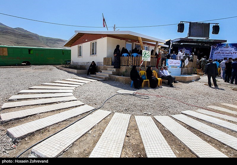 گزارش تسنیم: ساخت 27 خانه‌ در 27 روز در مناطق زلزله‌زده کرمانشاه توسط لشکر 27