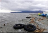 کاهش روزانه وسعت &quot;دریاچه ارومیه&quot; و ادعای &quot;خوب بودن حال&quot; این دریاچه از سوی مسئولان!