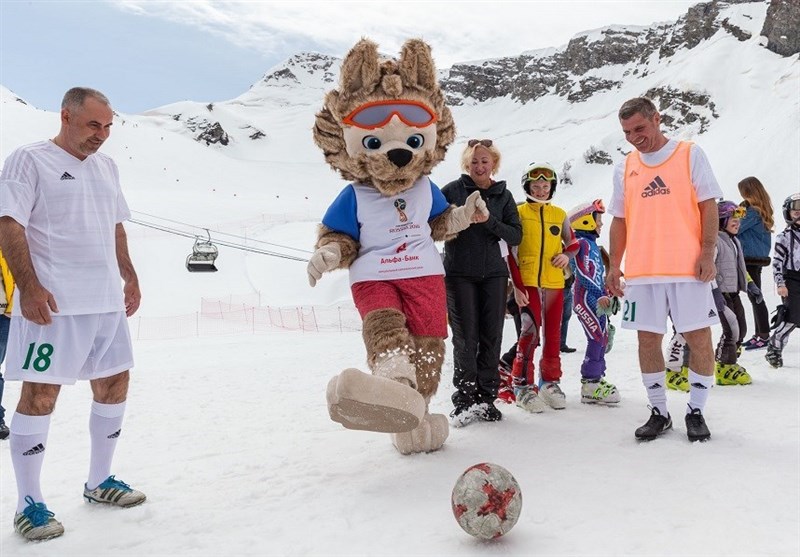 بازی روی برف در بلندترین ارتفاع شهر میزبان جام جهانی 2018 + تصاویر