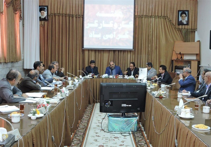 خراسان جنوبی| مسئولان سرمایه‌گذاران را تا پرداخت تسهیلات  همراهی کنند