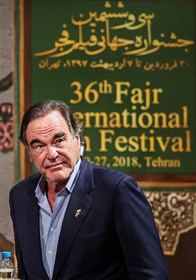 الیور استون فیلمساز آمریکایی در مراسم اختتامیه سی‌وششمین جشنواره جهانی فیلم فجر