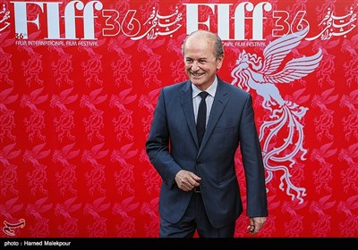 فرانسوآ سنمو سفیر فرانسه در مراسم اختتامیه سی‌وششمین جشنواره جهانی فیلم فجر