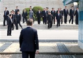 گزارش تسنیم | حاشیه‌های خواندنی دیدار سران 2 کره+تصاویر و فیلم