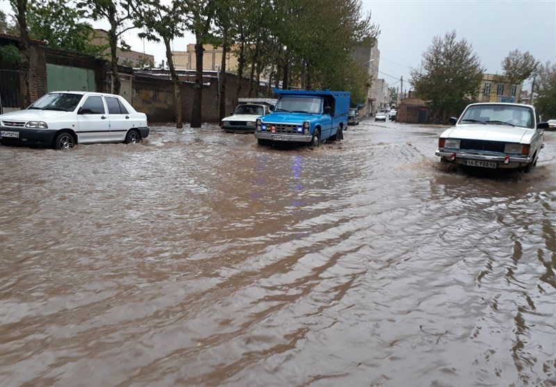 آذربایجان شرقی| بارش شدید باران و تگرگ در اهر/آب منازل و مغازه‌ها‌ را پر‌ کرد+تصاویر