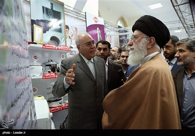 Leader Visits Exhibition of Iranian Products