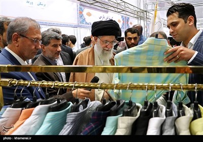 Leader Visits Exhibition of Iranian Products