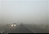 انسداد محور انار- یزد به علت طوفان شدید شن/ شعاع دید به کمتر از 10 متر رسید