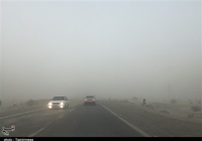  انسداد محور انار- یزد به علت طوفان شدید شن/ شعاع دید به کمتر از ۱۰ متر رسید 