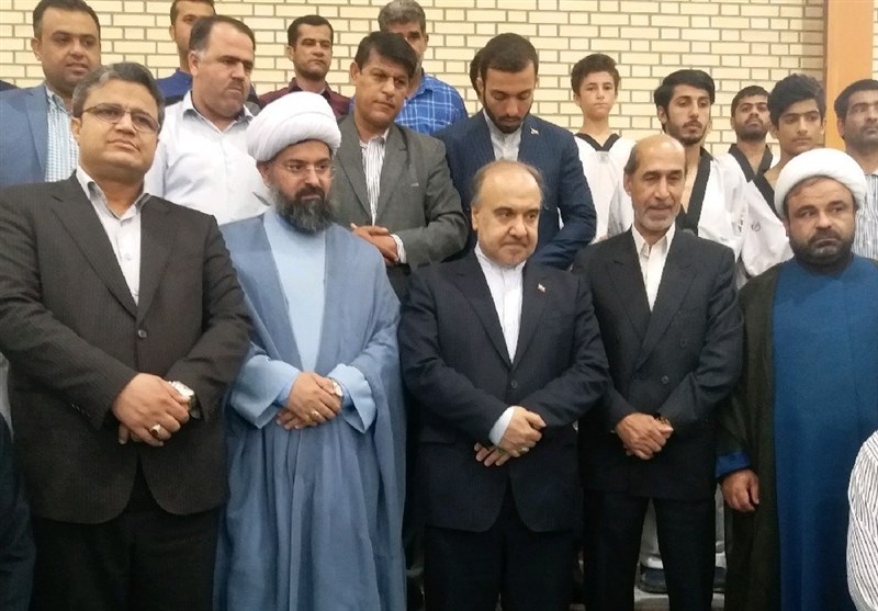 بوشهر|وزیر ورزش سالن ورزشی محمد عامری تنگستان را افتتاح کرد