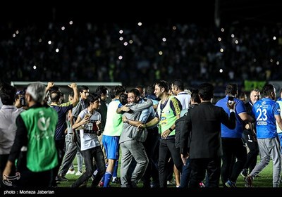 دیدار تیم های فوتبال استقلال و خونه به خونه