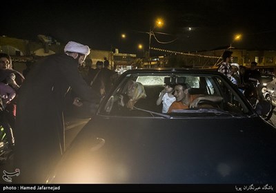پخش بسته های فرهنگی گروه جهادی هادیان سعادت در شامگاه عید نیمه شعبان