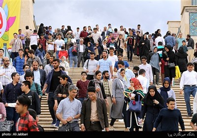 Tehran Book Fair Swarming with Bibliophiles