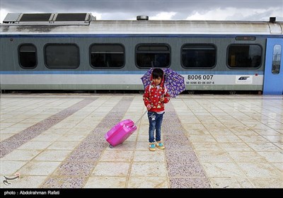 ورود نخستین قطار گردشگری غرب کشور به همدان