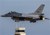 با فرمان العبادی؛ جنگنده‌های عراقی به مواضع داعش در خاک سوریه حمله کردند