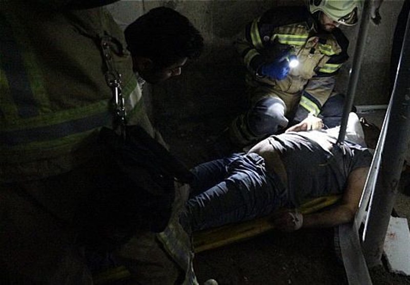 مصدومیت شدید 2 کارگر پس از سقوط به چاهک آسانسور + تصاویر
