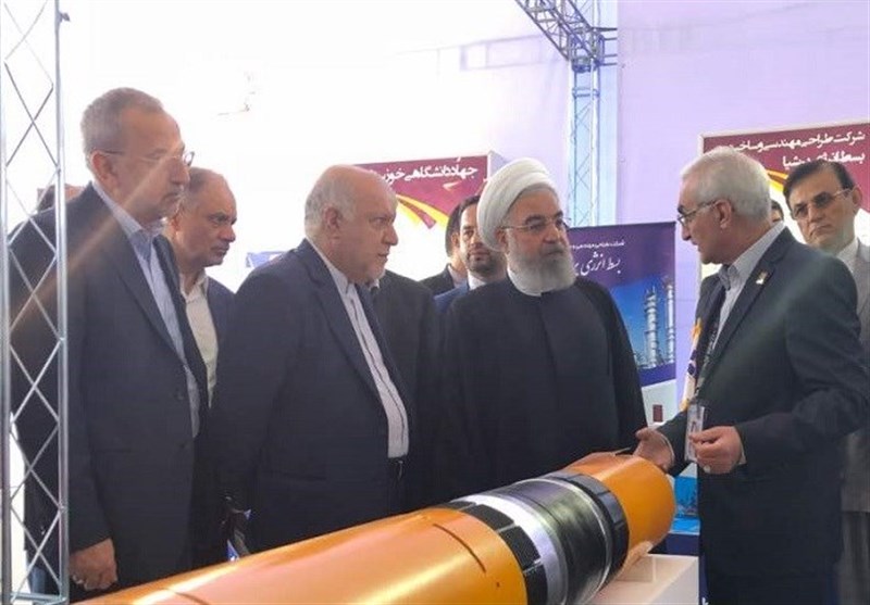 Iranian President Visits Intl. Oil Expo in Tehran