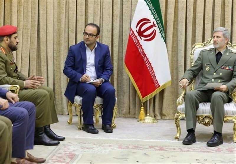 تأکید وزیر دفاع بر تقویت همکاری‌های نظامی و دفاعی بین ایران و عمان