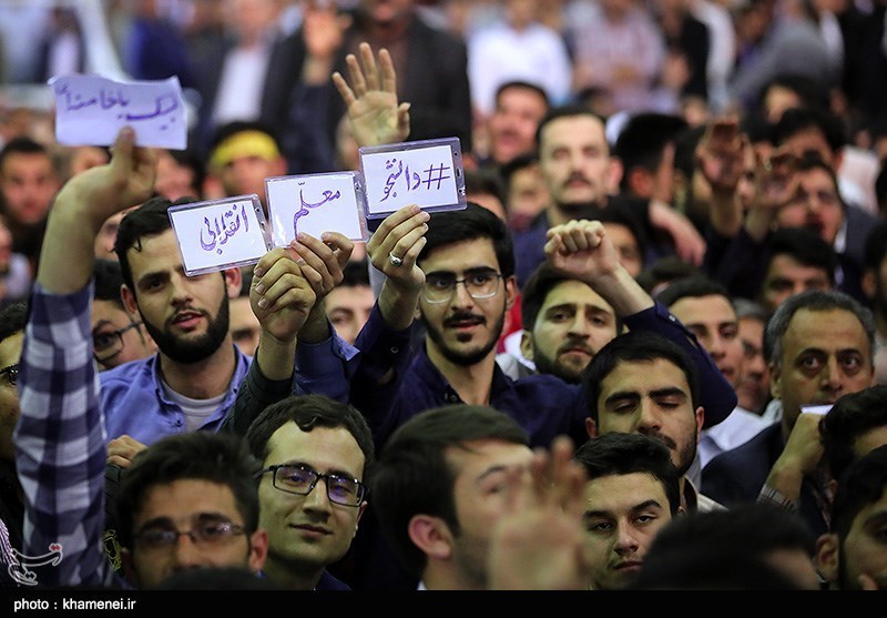 درخواست دانشجومعلمان برای حضور مجدد رهبر انقلاب در دانشگاه فرهنگیان