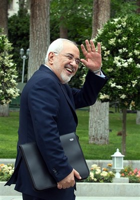 محمد جواد ظريف وزیر امور خارجه در حاشیه نشست هیئت دولت