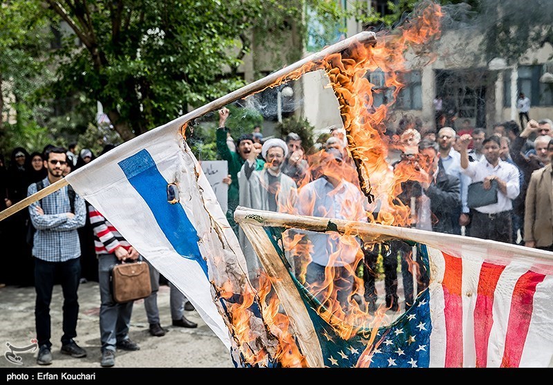 دانشجویان دانشگاه امیرکبیر پرچم آمریکا و اسرائیل را به آتش کشیدند + عکس
