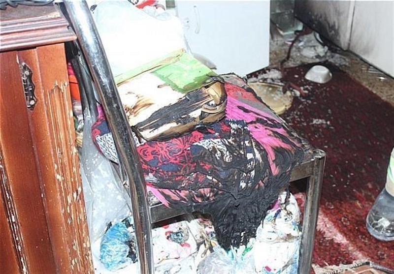 انفجار منزل مسکونی بر اثر پرتاب شیء مشتعل به داخل خانه + تصاویر