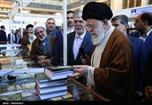 گزارش تسنیم از بازدید امام خامنه ای از نمایشگاه کتاب تهران/ کتابی که رهبر انقلاب 50 سال پیش آن را مطالعه کرده‌اند